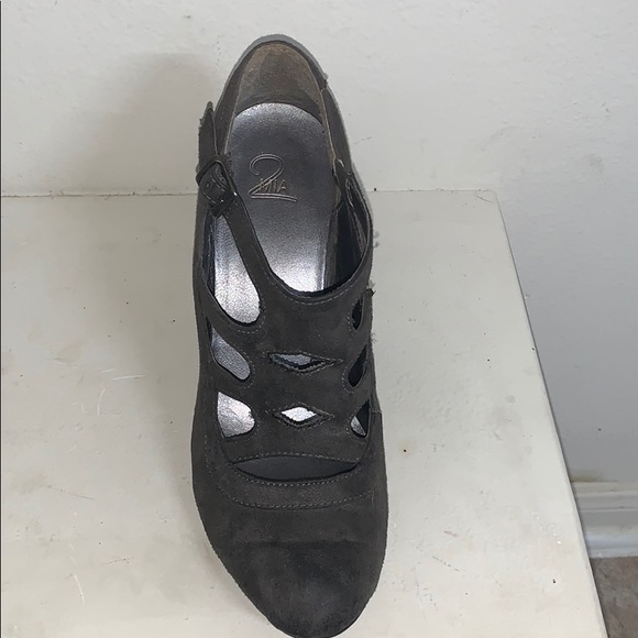 Grey Suede Hollowed-Out Heels - Picture 4 of 5